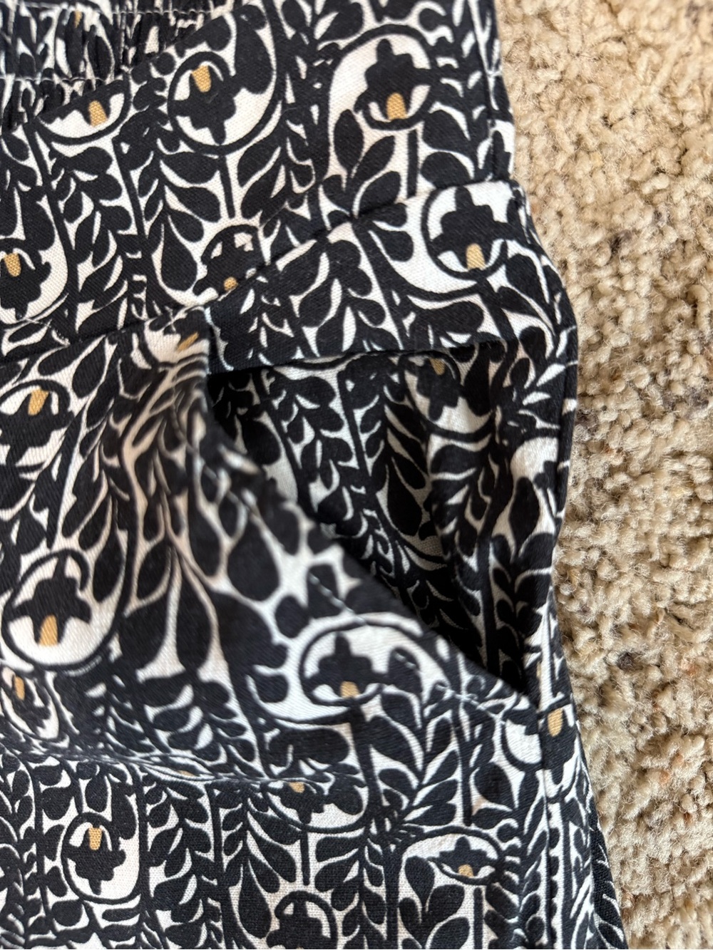 Max Studio Black & White Wide Leg Printed Pants - Picture 3 of 7